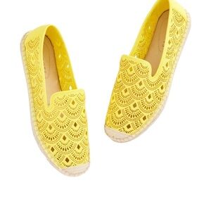 NEW TALBOTS IZZY PERFORATED SCALLOP YELLOW ESPADRILLE FLATS 10M